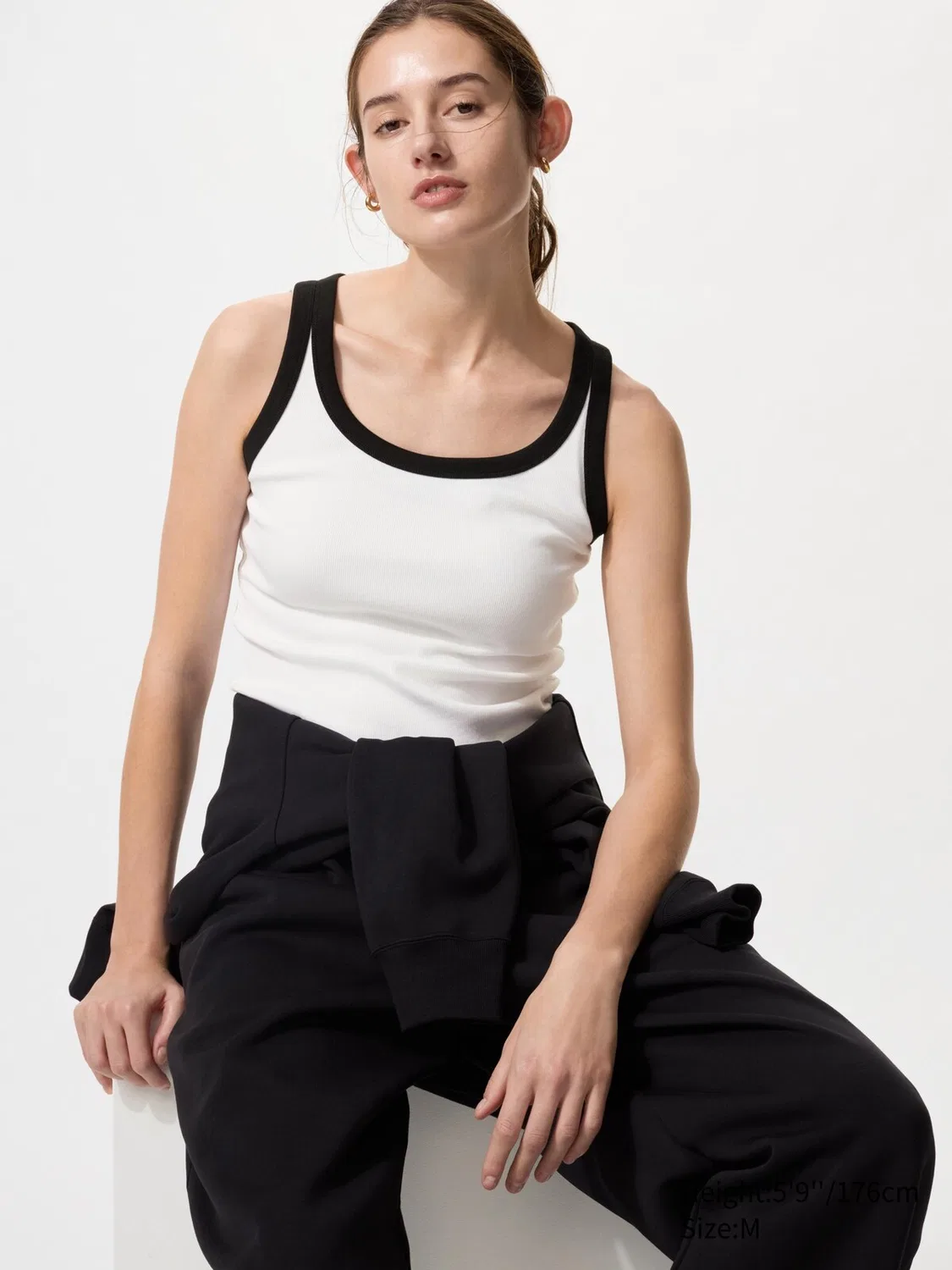 Майка Uniqlo, ребристая, с контрастной отделкой, кремовая