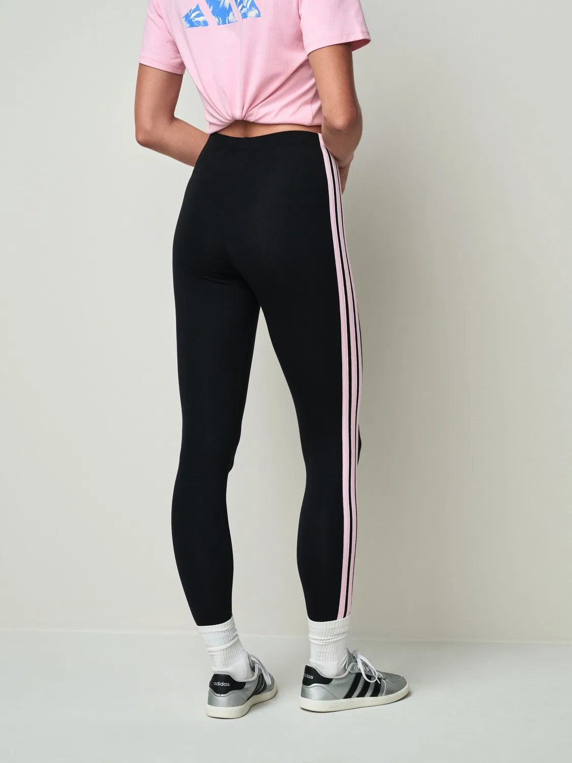 Леггинсы с 3-полосками, Essentials adidas, черный/розовый — фото 3