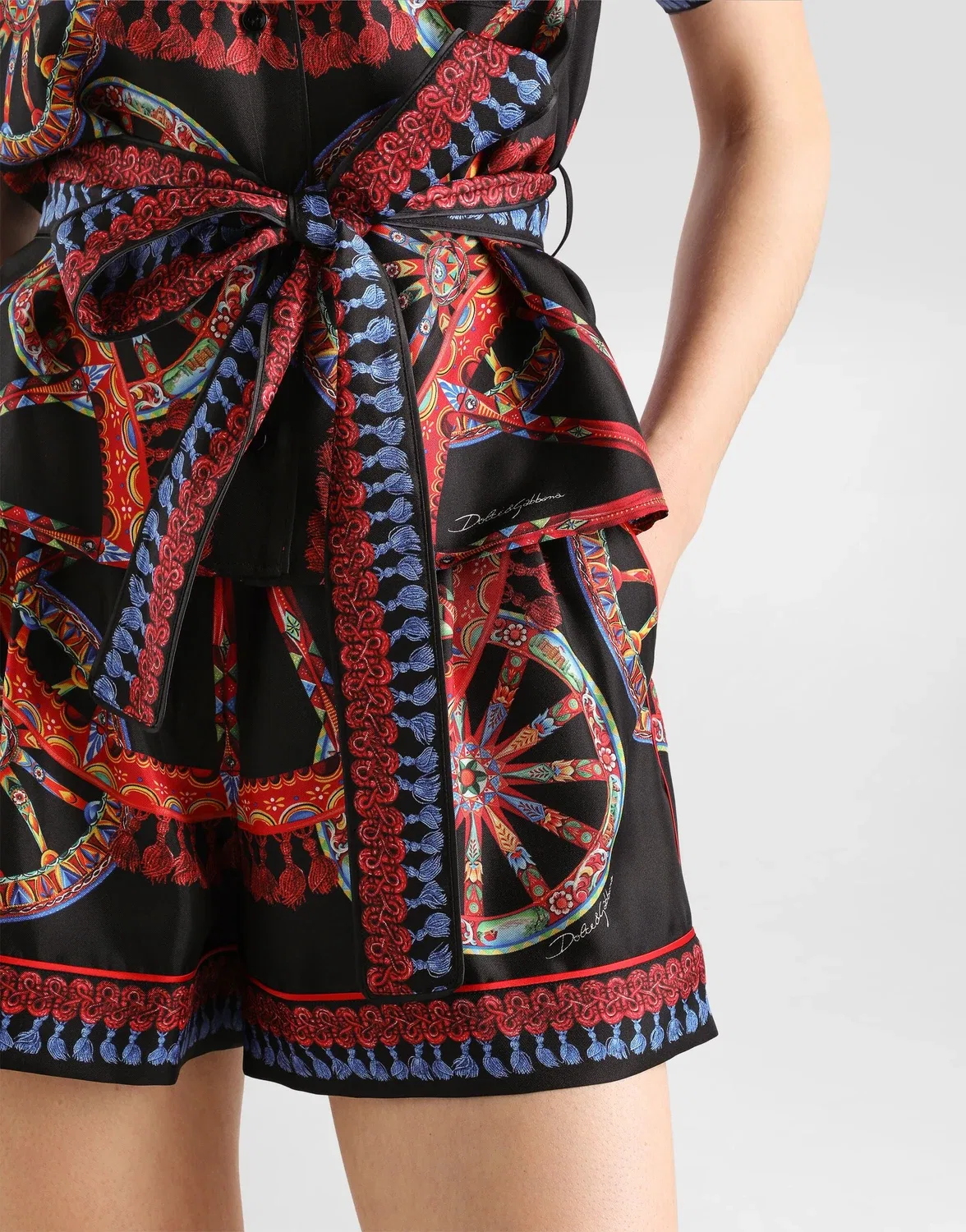 Шелковые шорты с принтом на косметическую тему Dolce & Gabbana, мультиколор — фото 4
