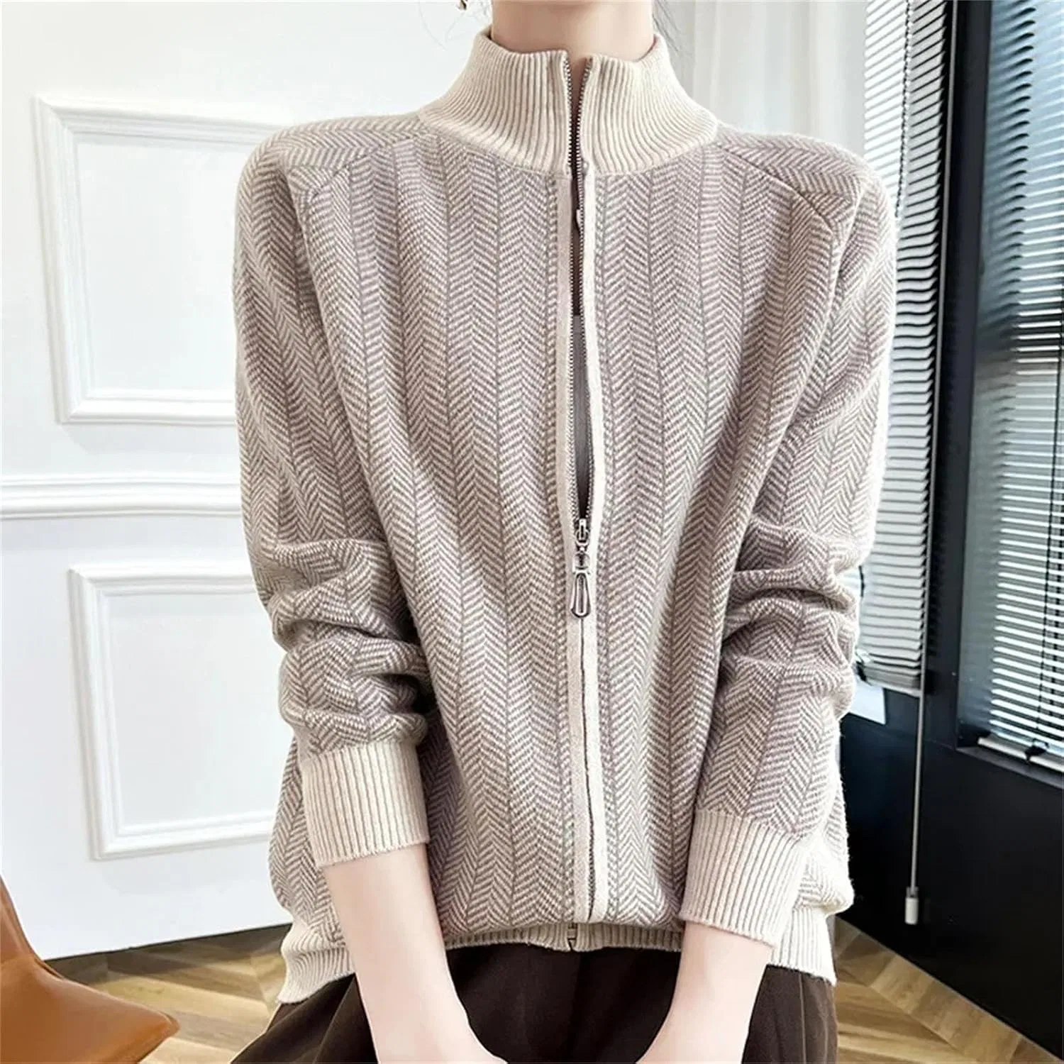 Женский кардиган с молнией, воротником-стойкой, свободного кроя, Pure Wool Knitted, Raw Velvet Rice — фото 2