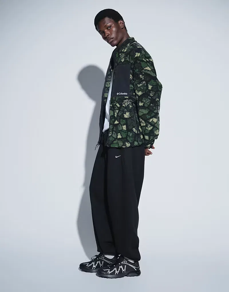 Спортивные брюки Nike Solo Fleece прямого кроя с манжетами, черный — фото 4