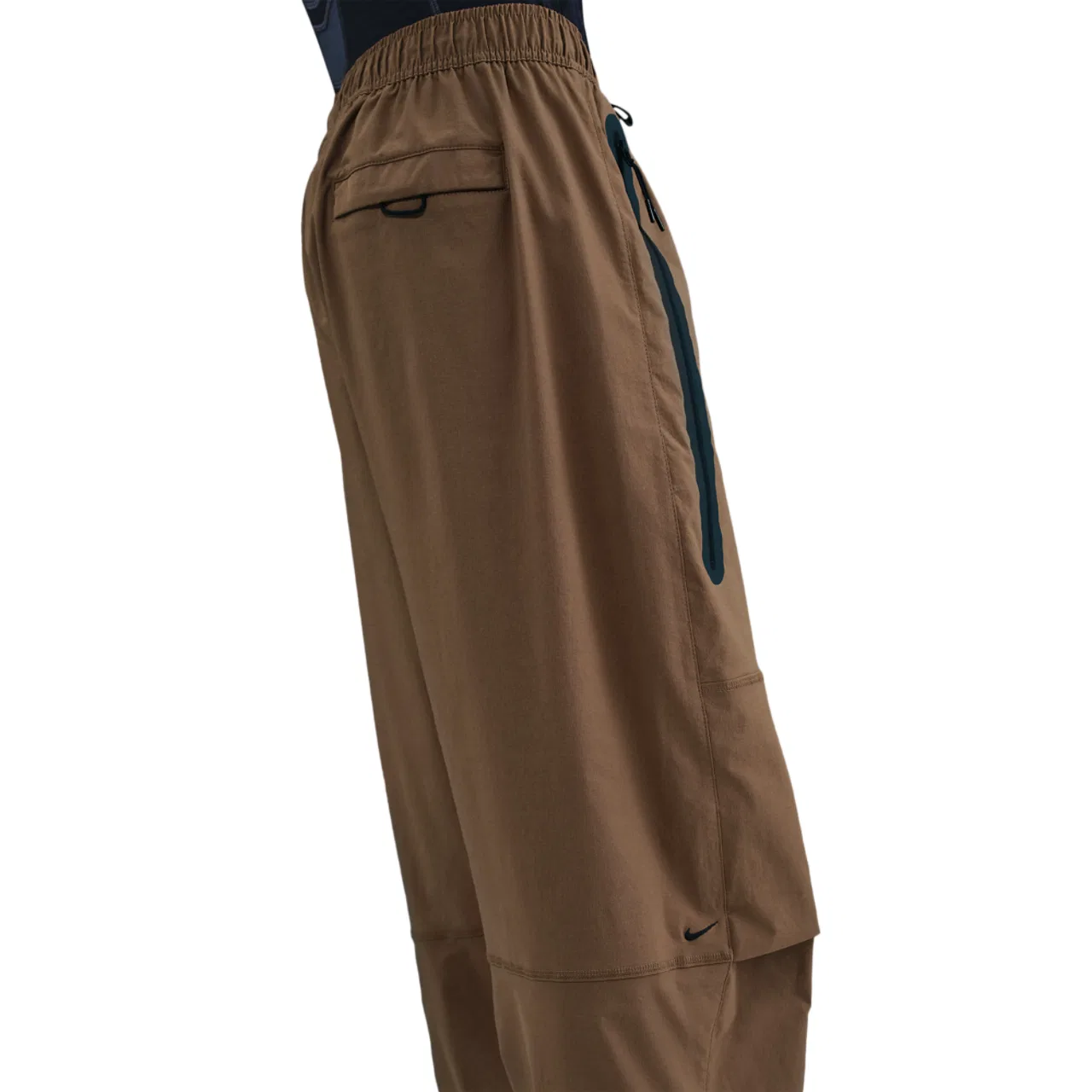 Мужские брюки Tech Woven OS Nike, цвет Mosswood Brown/Black/Mosswood Brown — фото 2