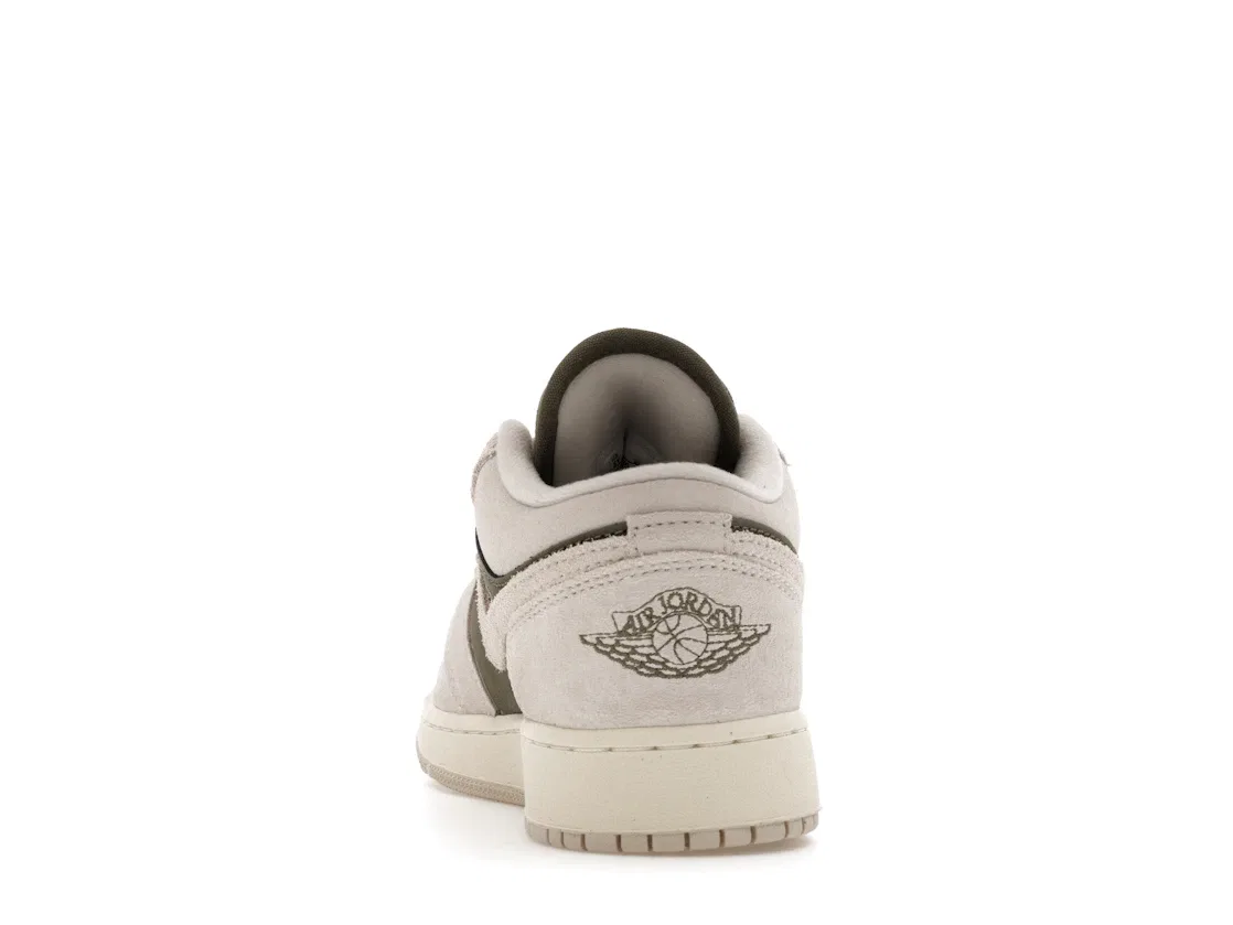 Детские кроссовки Lifestyle с принтом Jordan 1 Low SE Jordan, Medium Olive/Sail/Light Orewood Brown — фото 4