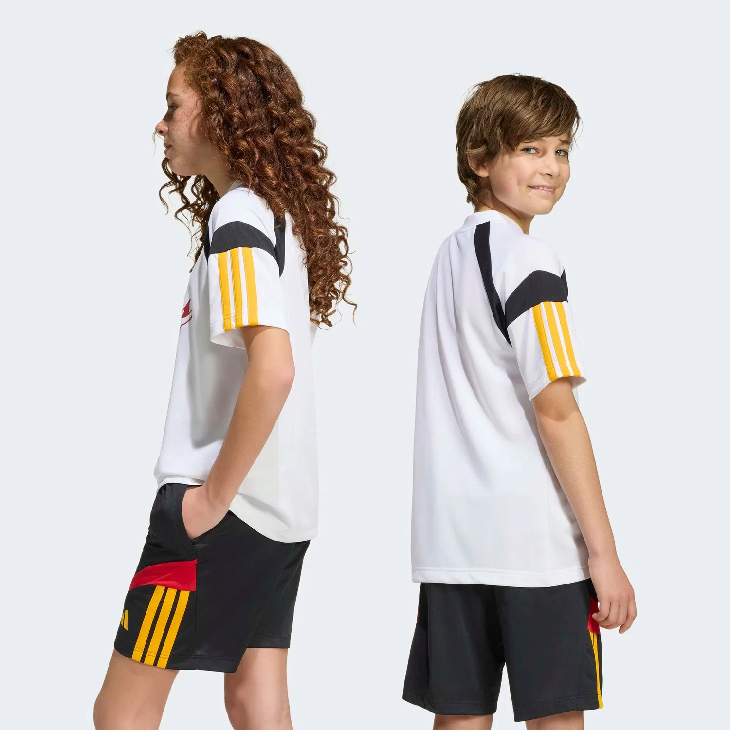 Спортивная футболка Adidas Sportswear Performance белого цвета — фото 4