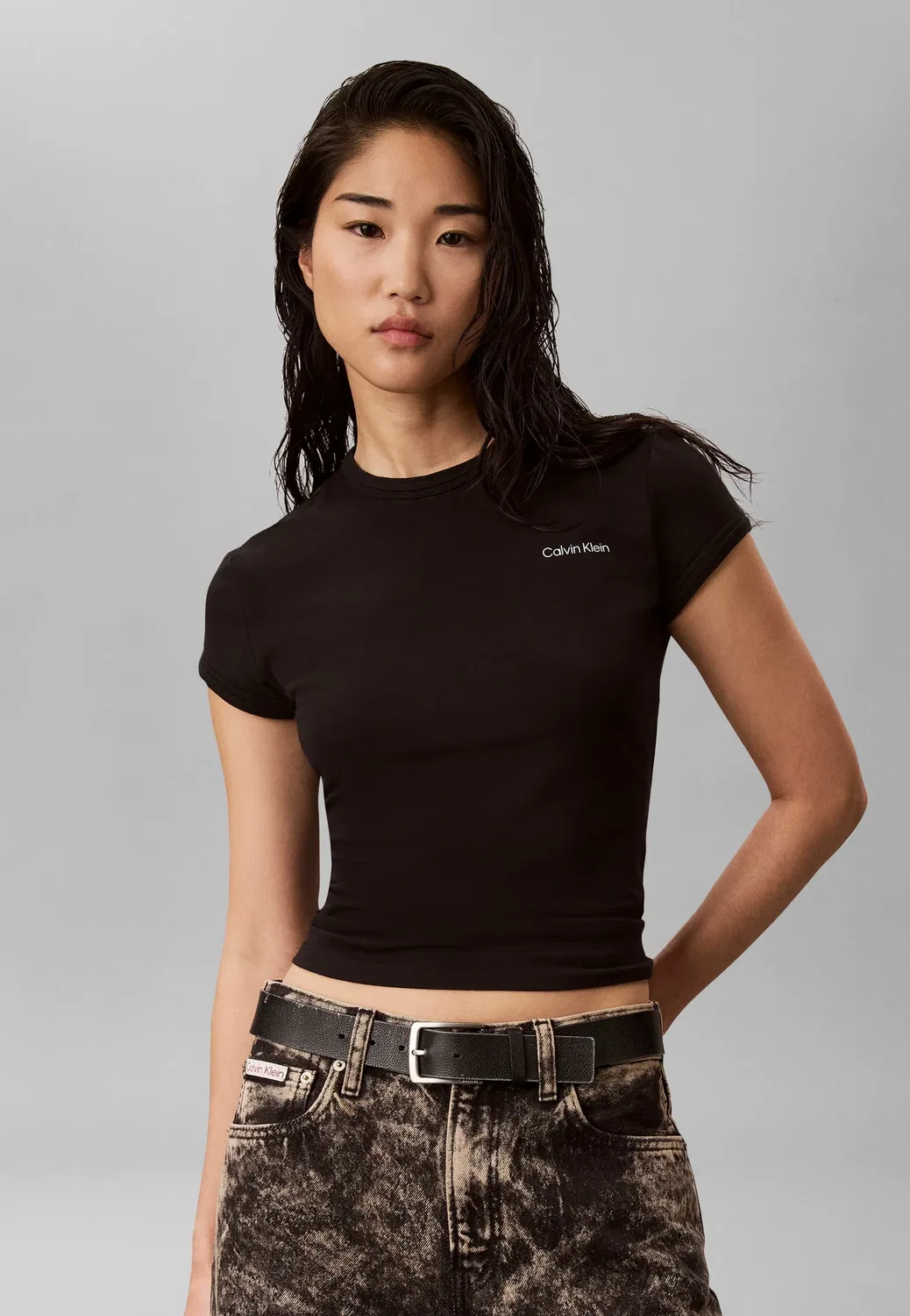 Облегающая женская футболка с логотипом - базовая футболка Calvin Klein, Black
