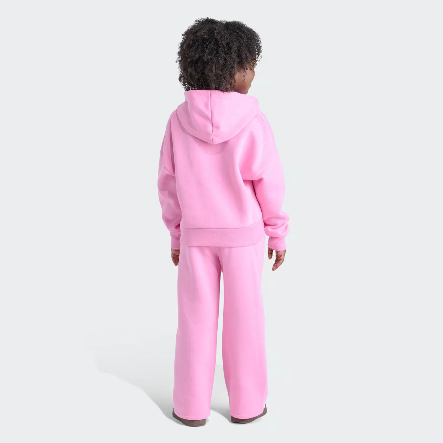 Детский флисовый комплект из худи и широких брюк Minimal Logo Adidas Sportswear, St Tropic Bloom — фото 2