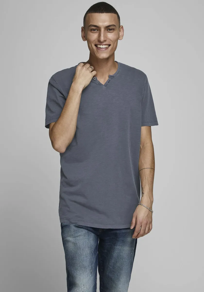 

Футболка Jack & Jones "ФУТБОЛКА С РАЗРЕЗНЫМ ВЫРЕЗОМ", синий
