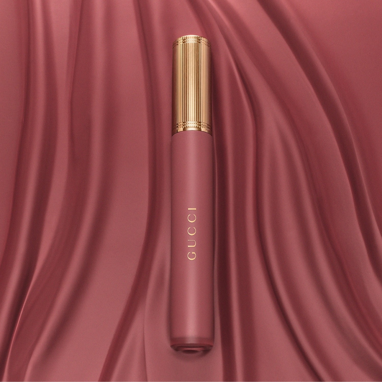 Помада для губ gucci beauty rouge à lèvres liquide mat Gucci, 124 - em brown, объем 6.5 мл — фото 4