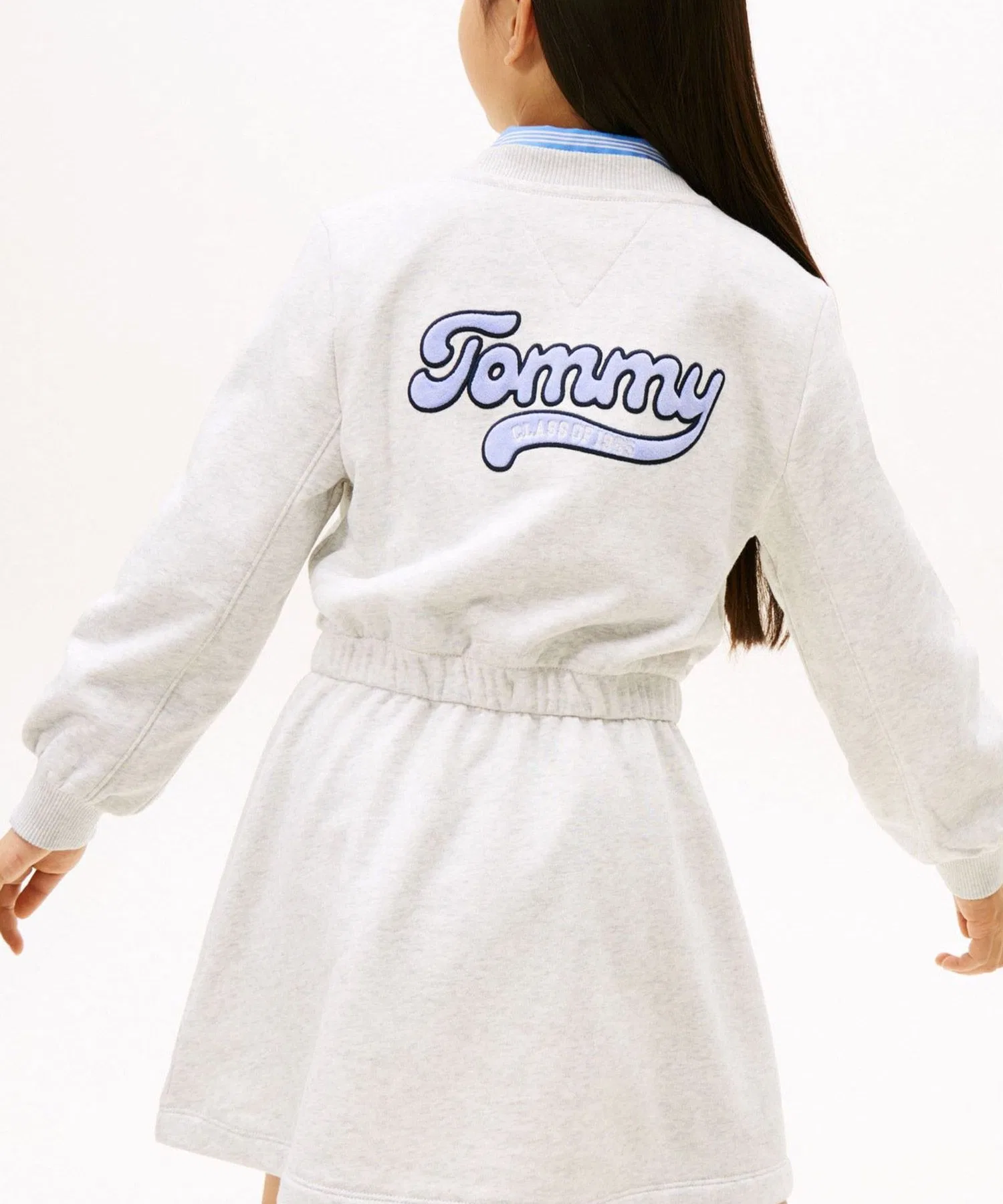 Девочки. Трикотажное платье с логотипом TOMMY HILFIGER разноцветное — фото 3
