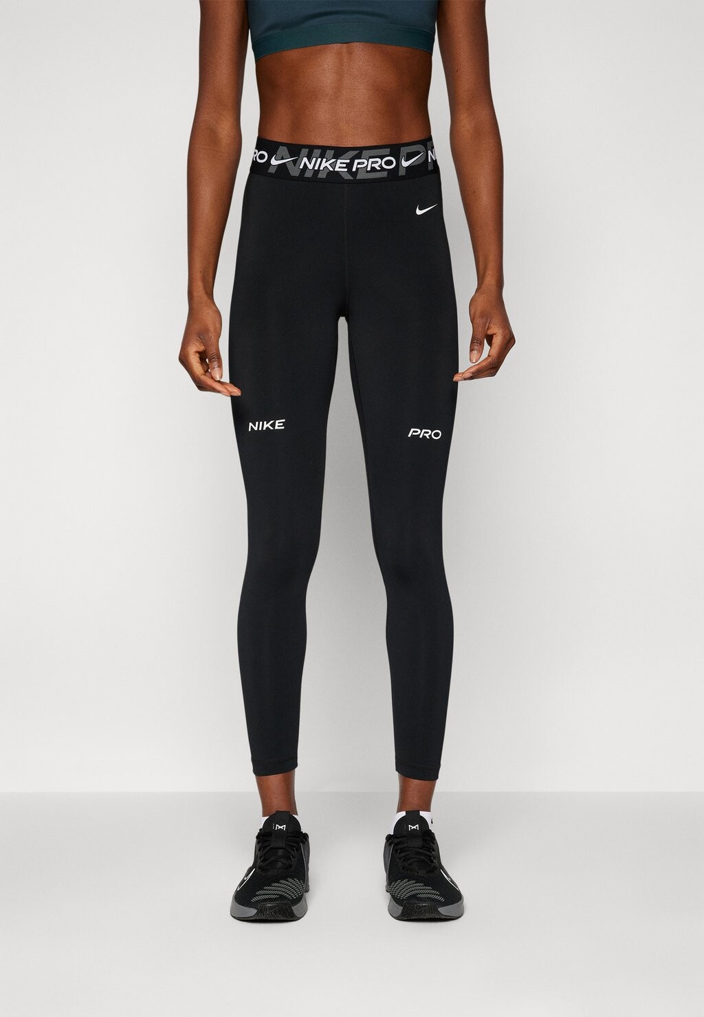 

Тайтсы Nike, черный