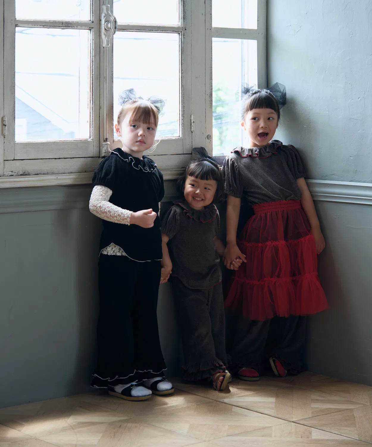 Детская футболка с воланами и длинным рукавом, модель pile frill tops IENA ENFANT, Серый — фото 2