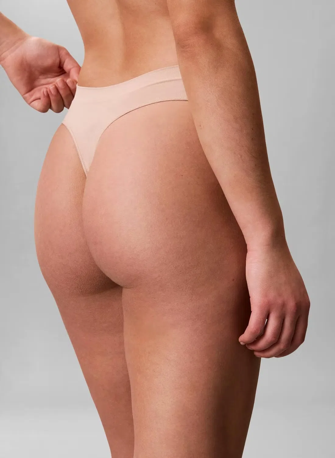 Трусы-стринги бесшовные, комплект из 3 штук, Bonded Flex Seamless, Calvin Klein, бежевый — фото 4