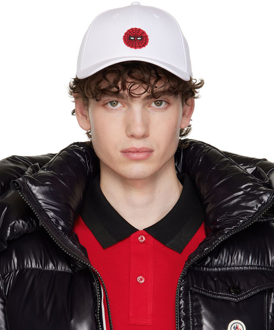 

Белая кепка Человека-паука Moncler