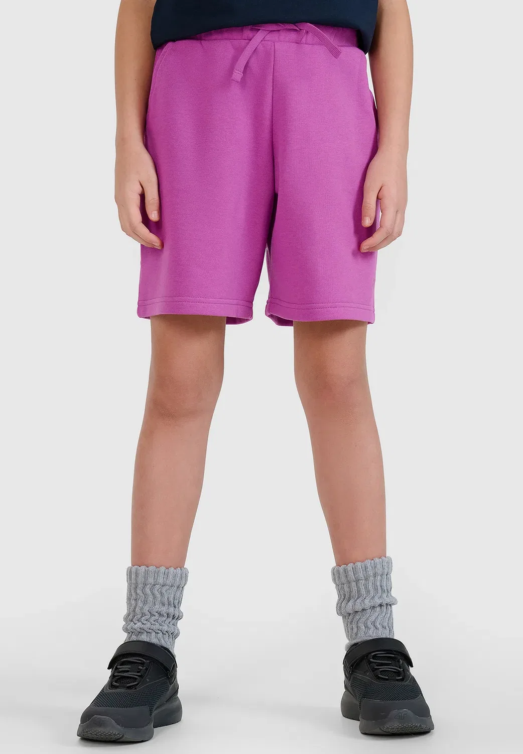 Spodenki dresowe dziewczęce - ciemno fioletowe 122 (6-7 лат) унисекс - спортивные шорты 4F, Dark Violet