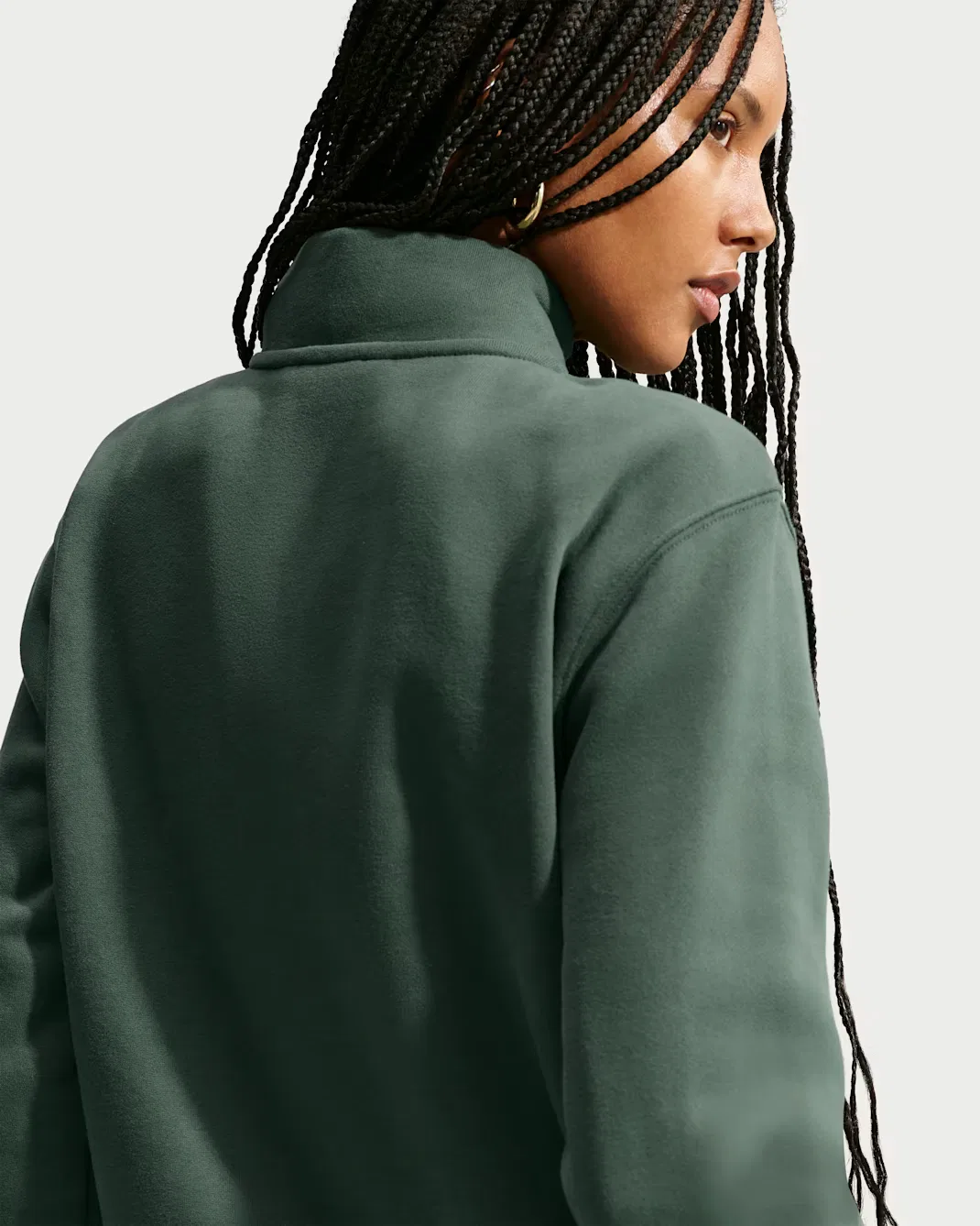 Женская футболка с застежкой-молнией на четверть длины Nike Studio Fleece Medium Weight, Camo Green/Sail — фото 2