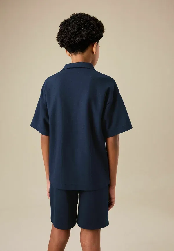 Комплект: поло и шорты, свободный крой, Regular fit - short sleeve textured polo shirt and shorts set - shorts, Next, темно-синий — фото 2