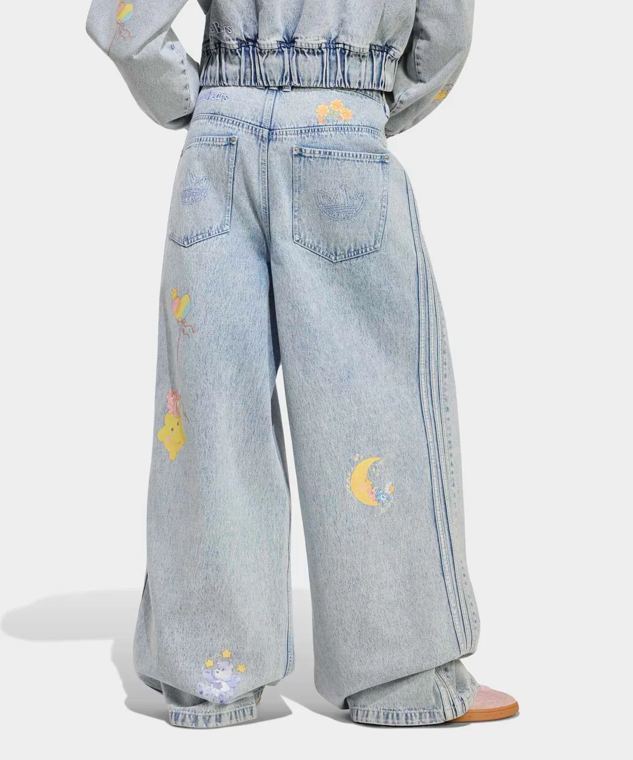 Женские джинсы свободного кроя с принтом Care Bears Adidas Originals, Blue — фото 3