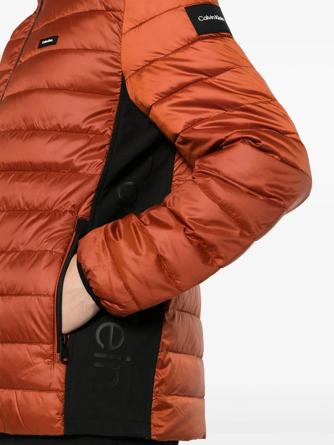 Calvin Klein Стеганая коричневая куртка с нашивкой логотипа — фото 4