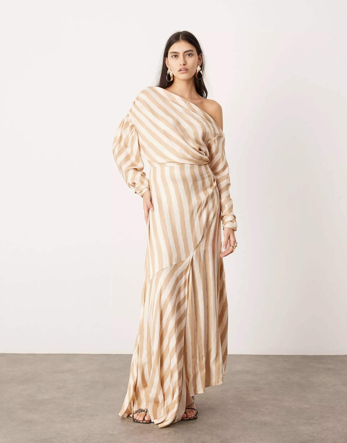 

Платье-макси Asos Edition Striped Off-the-shoulder, светло-бежевый/бежевый