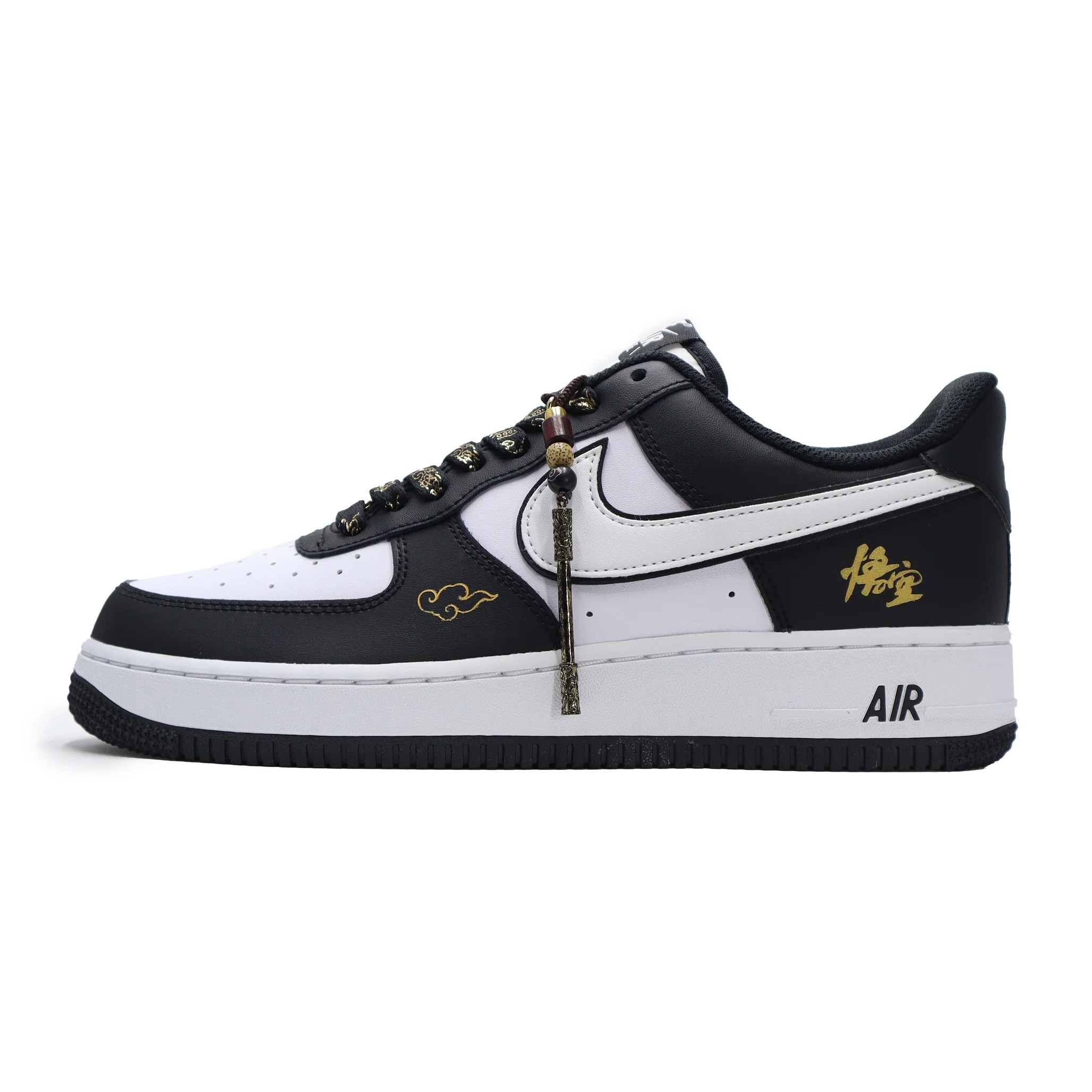 

Кастомизированные кроссовки Nike Air Force 1 Skateboard Unisex, черный/золотой