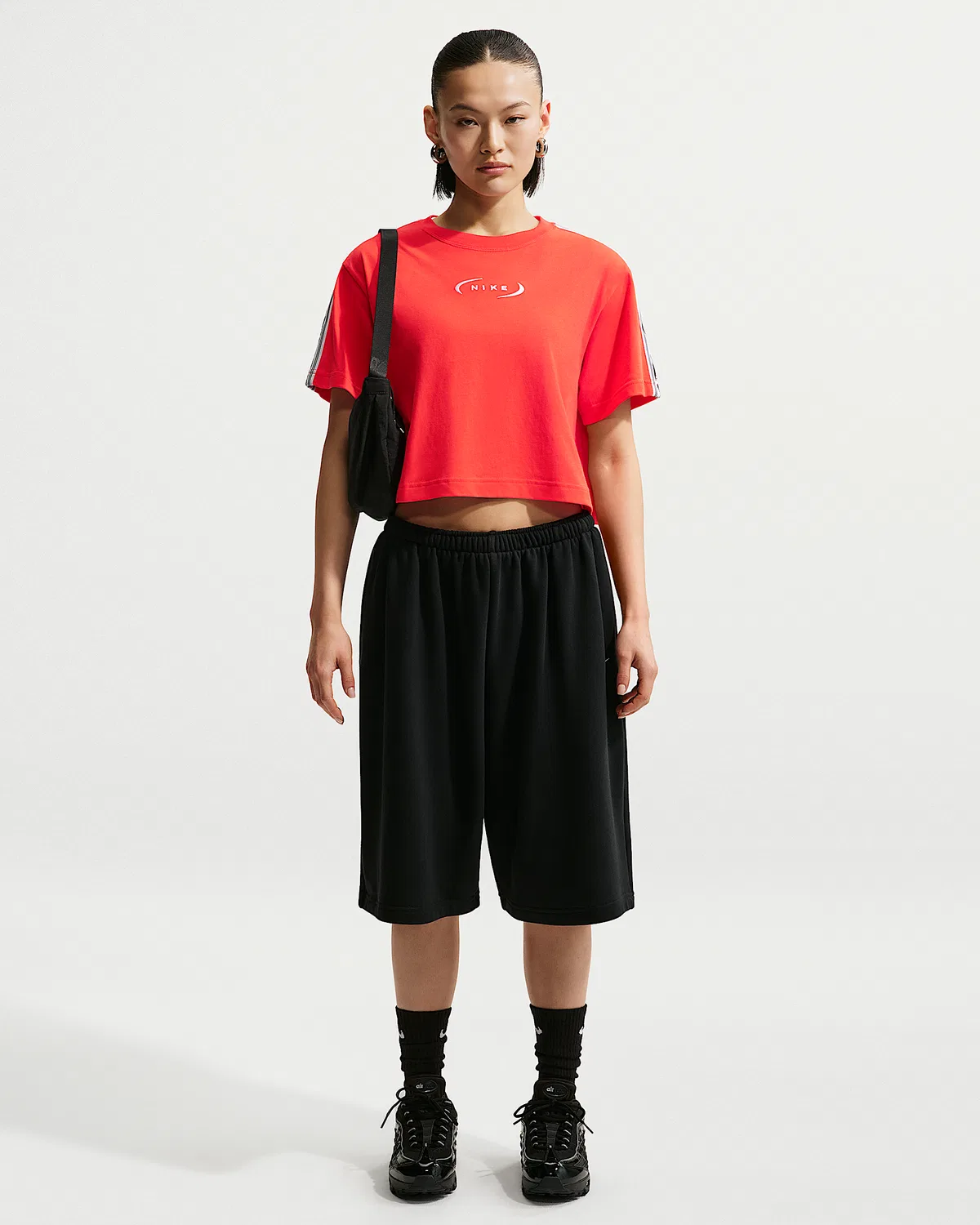 Женская свободная укороченная футболка Nike Sportswear Classic, Light Crimson — фото 4