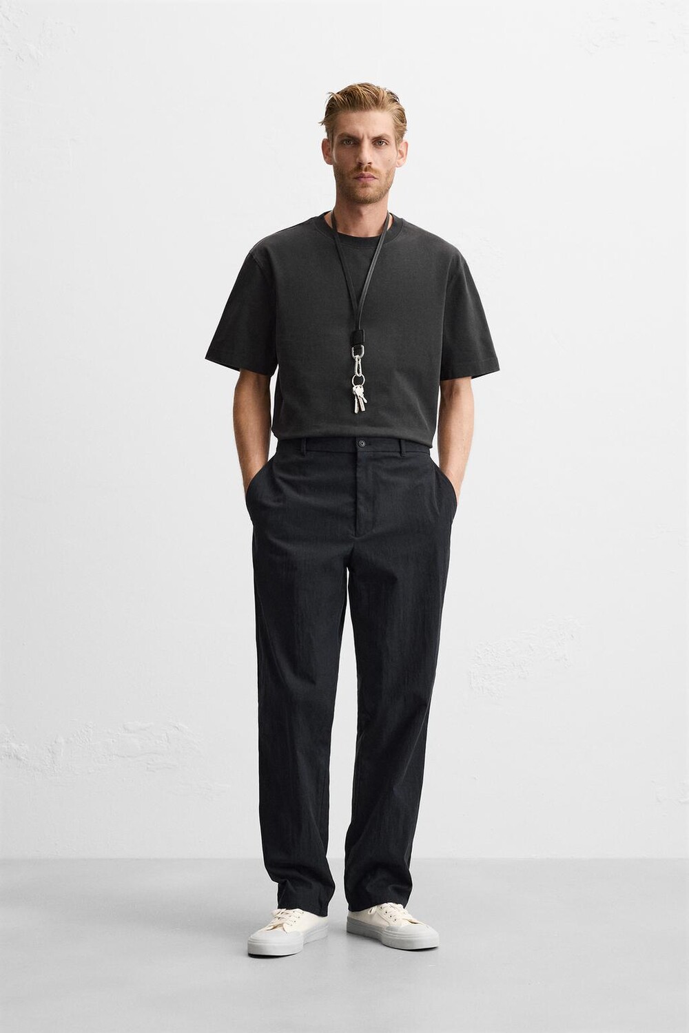 

Выцветевшая тяжелая футболка ZARA, темный антрацит