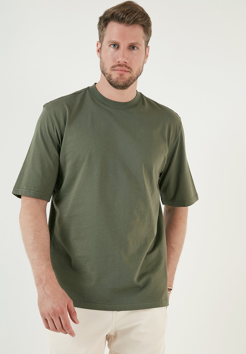 

Базовая футболка LOOSE FIT Buratti, хаки