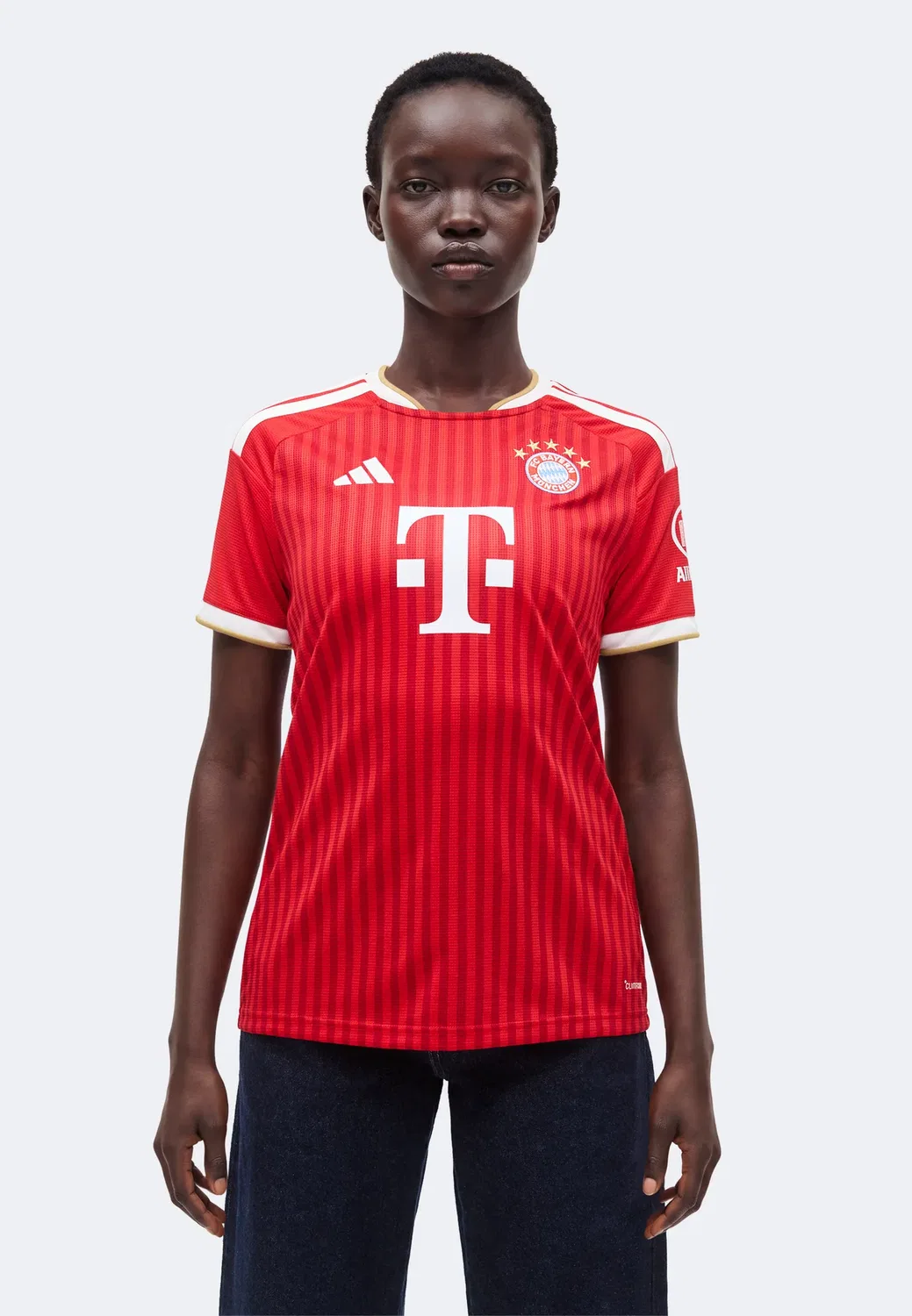 Домашняя форма ФК Бавария, сезон 26/27 - клубная форма Adidas Performance, Better Scarlet/White