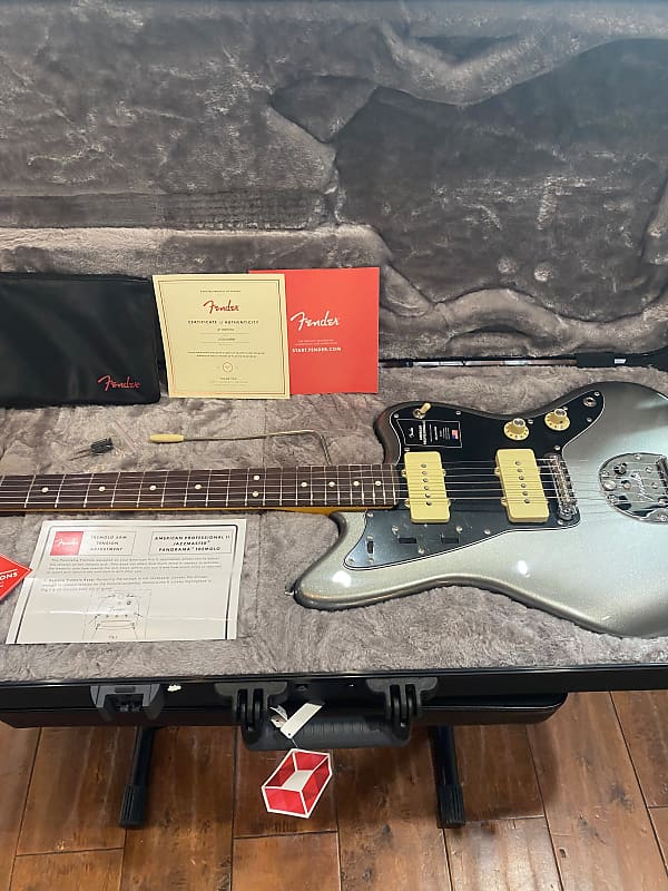 

Накладка грифа Fender American Professional II Jazzmaster из палисандра Mercury #US22100894 8 фунтов, 3,6 унции American Professional II Jazzmaster with Rosewood Fretboard