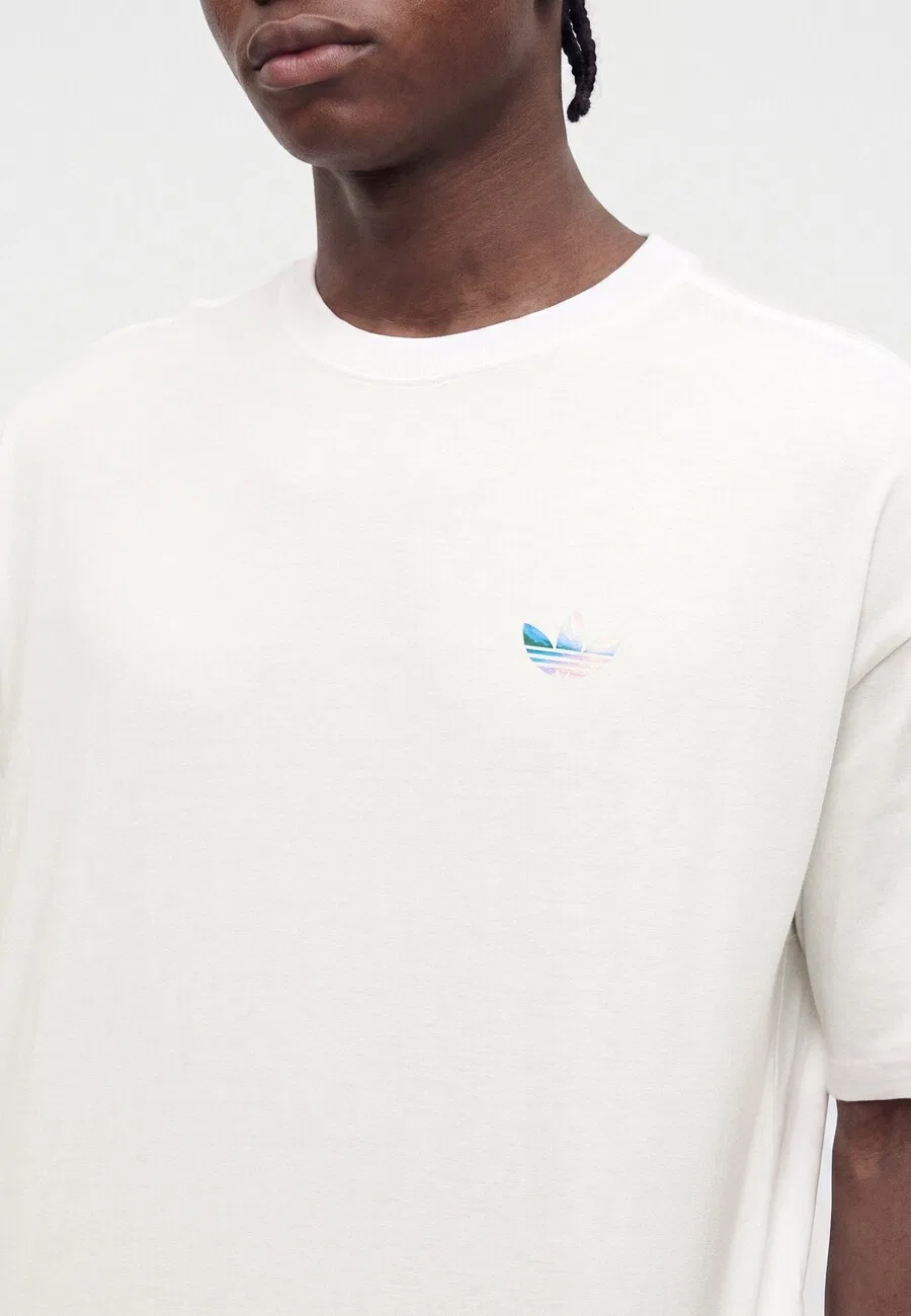 Футболка ADIDAS ORIGINALS 'PAINT GFX' белого цвета — фото 3