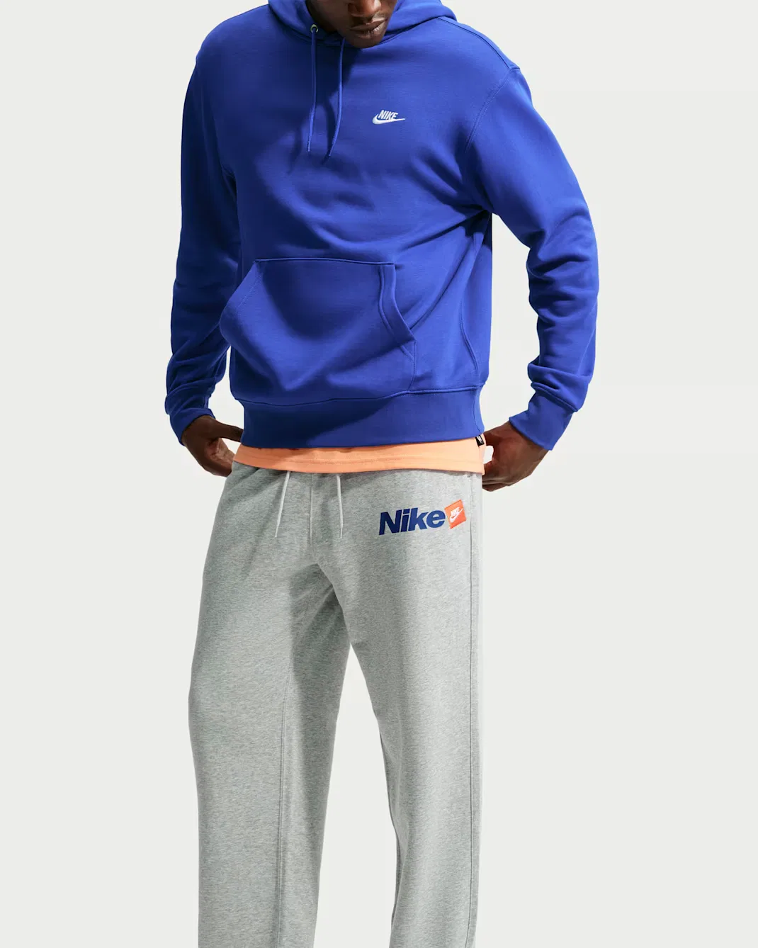 Мужские брюки с открытым низом из французской махровой ткани Nike Club, Dark Grey Heather/Light Smoke Grey/White — фото 4