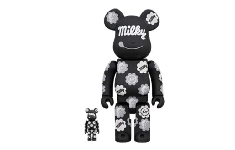 

Виниловая фигурка Be@rbrick Milky The Conveni Milky 30 см + 7 см, черный