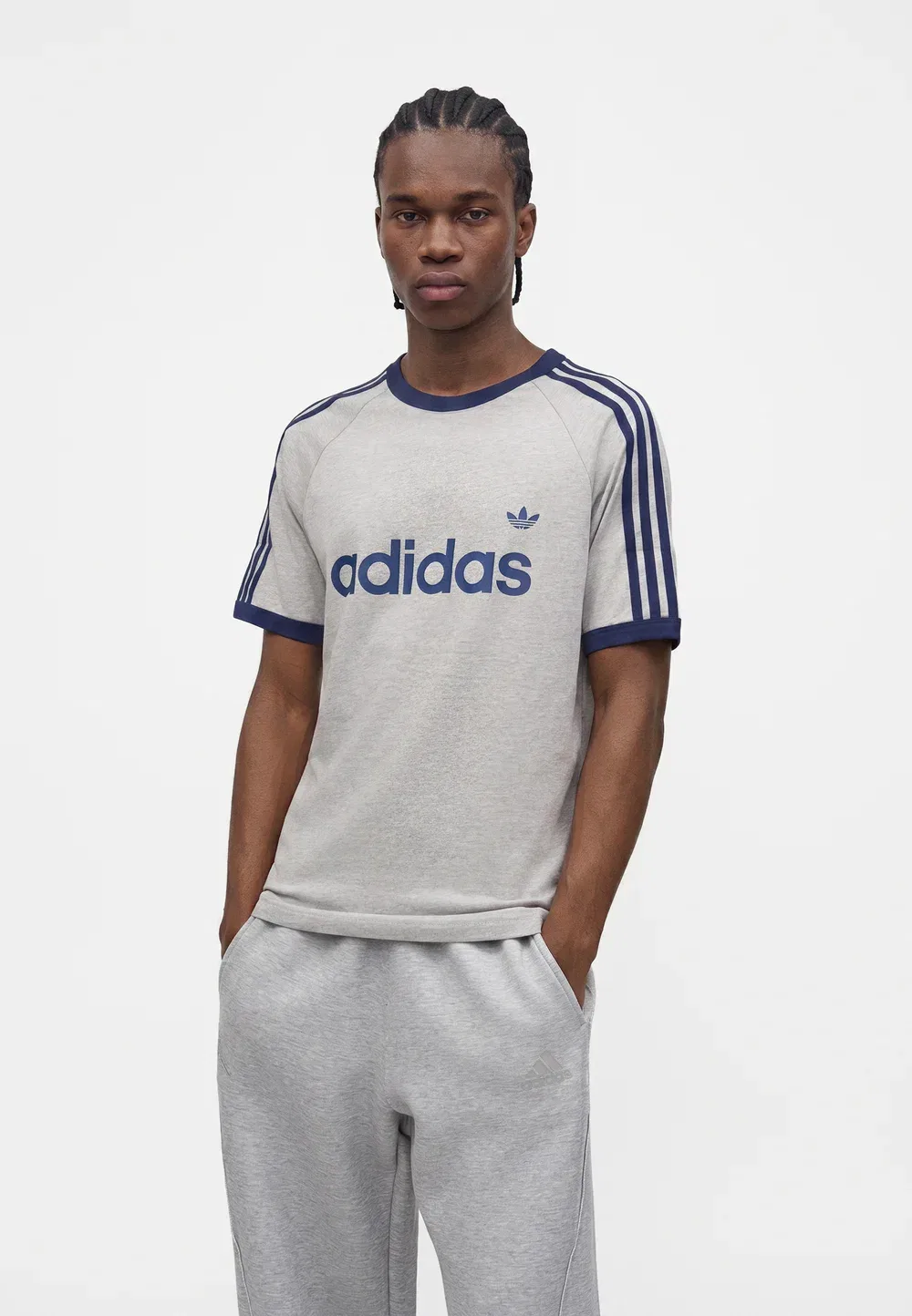 Футболка с принтом Ringer Adidas Originals, Medium Grey Heather — фото 4