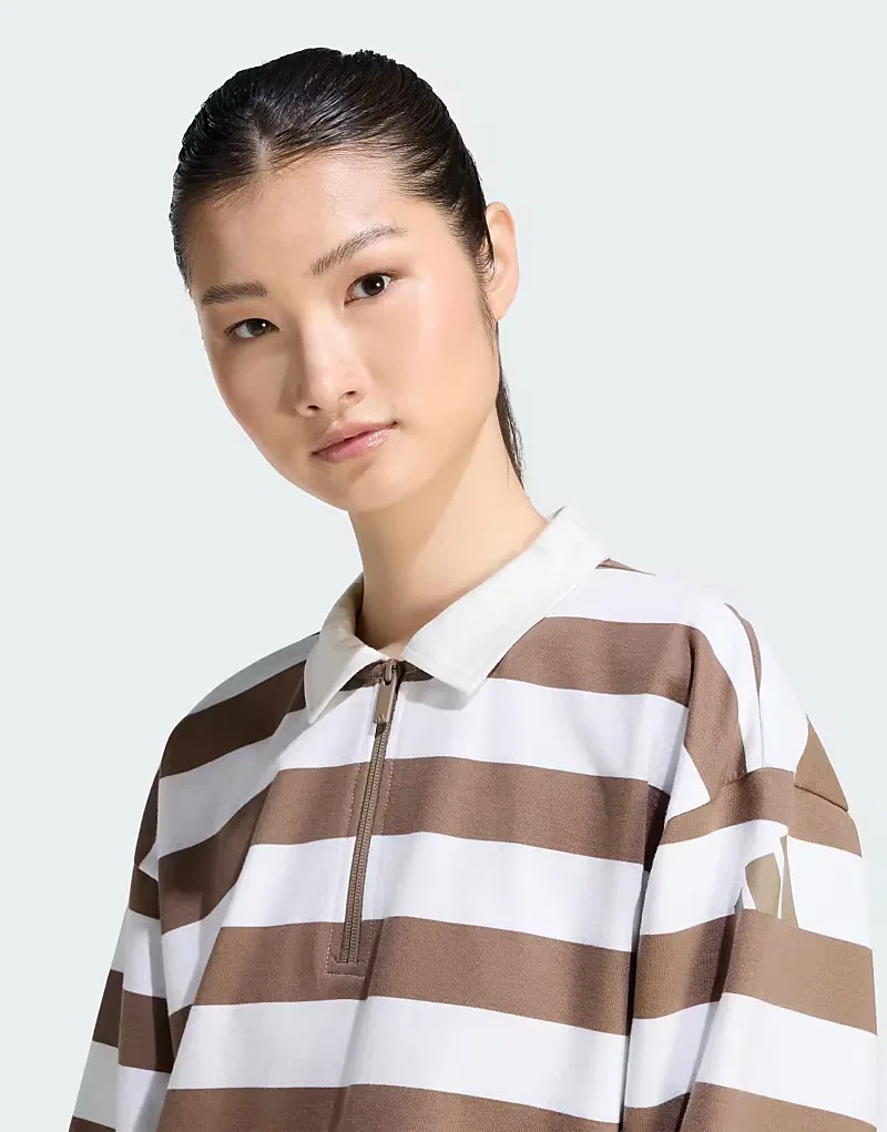 Поло Adidas Sportswear Essentials в современном стиле из французского махрового трикотажа с длинными рукавами, хаки/белый — фото 4