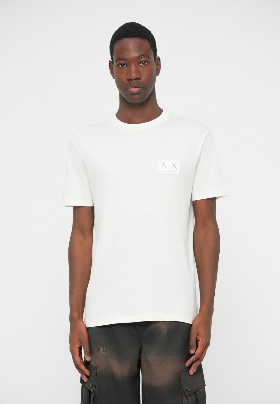 

Футболка Armani Exchange Basic T-shirt, Off White/Off-White, Белый, Футболка Armani Exchange Basic T-shirt, Off White/Off-White