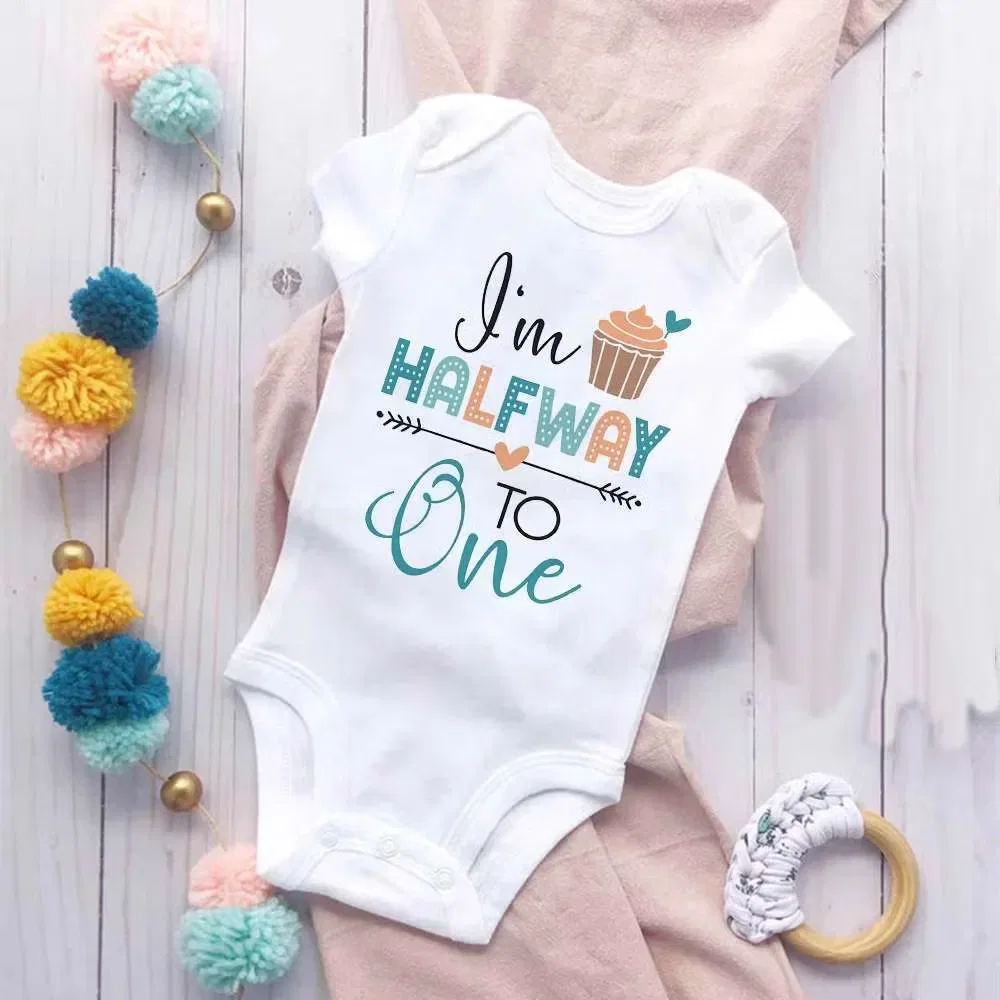 Боди-комбинезон с принтом I'M halfway to one Matching Family Outfits, белый