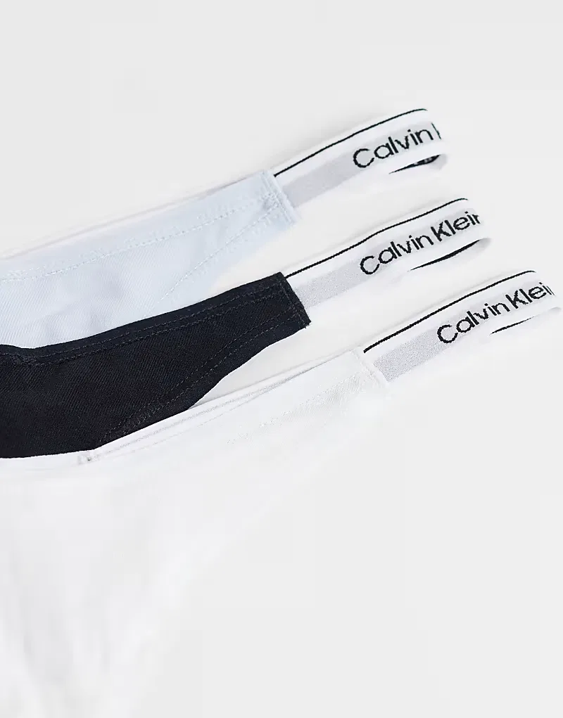 Трусики-стринги Calvin Klein Icon с логотипом, комплект из 3 штук, сине-бело-черные — фото 3