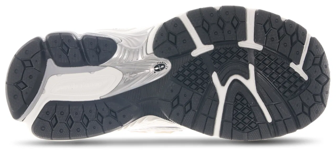 Детские кроссовки 1906 New Balance, черный/серебристый — фото 4