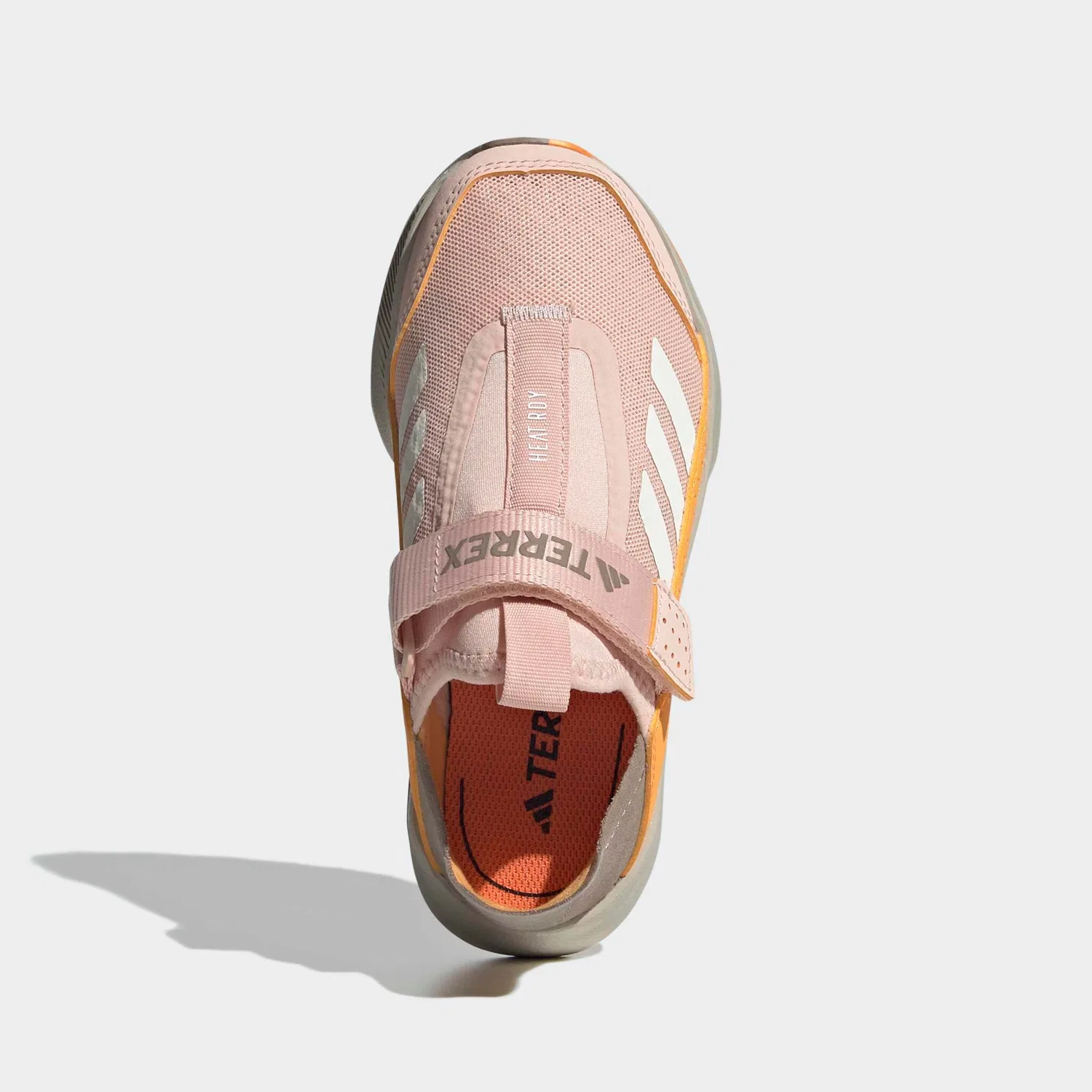 Детские кроссовки для активного отдыха Voyager 21 Slip-On Travel Adidas TERREX, Blush Pink/Off White/Pure Tangerine — фото 4