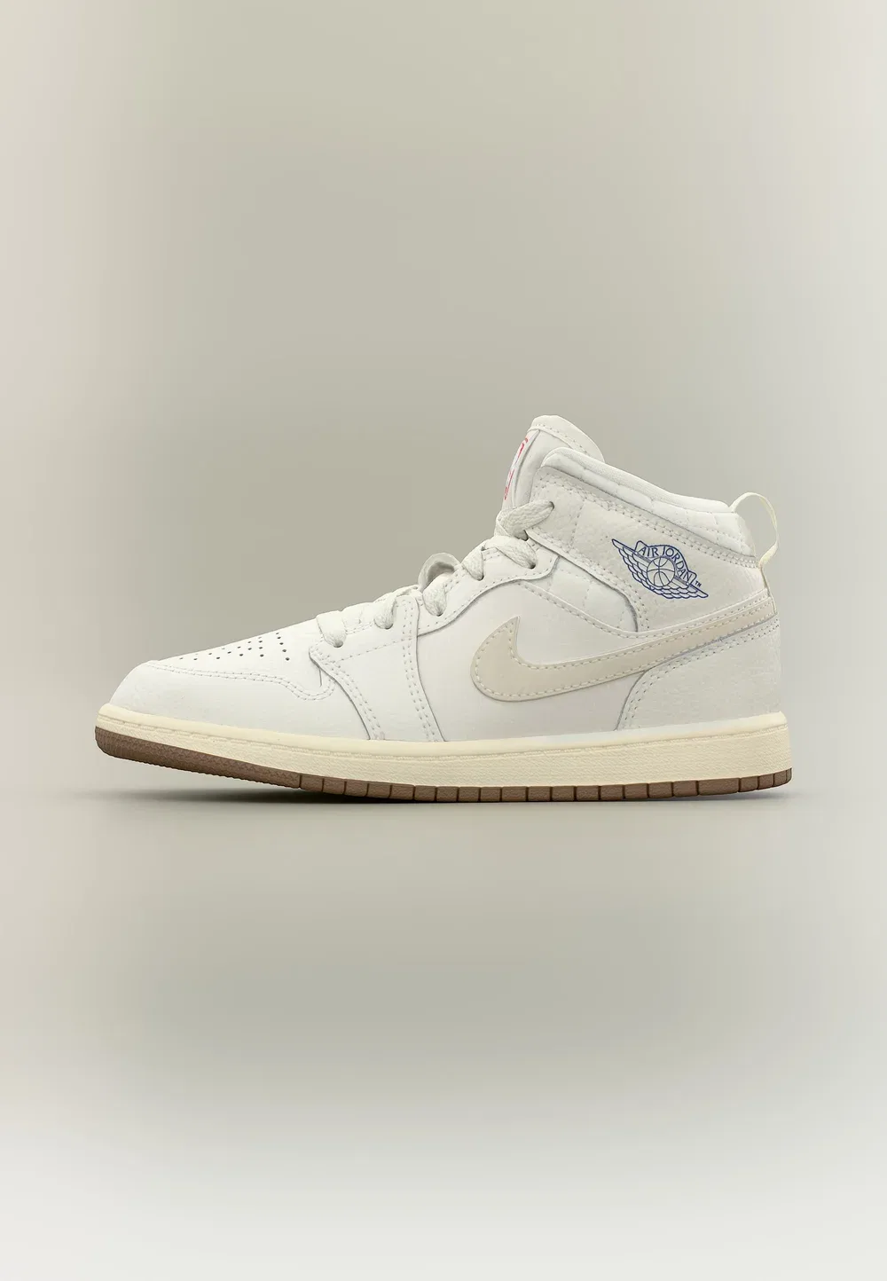 1. Унисекс кроссовки средней высоты - высокие кроссовки Jordan, Phantom/Sail/Dark Brown/University Red/Old Royal