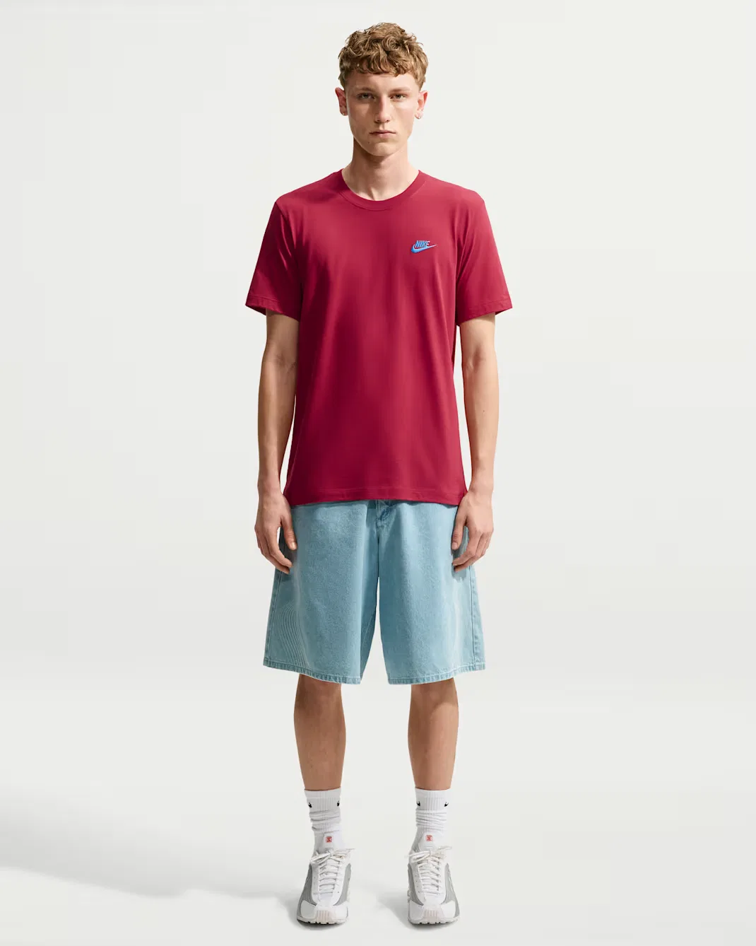 Мужская футболка Nike Sportswear Club, Tough Red/Football Blue — фото 4
