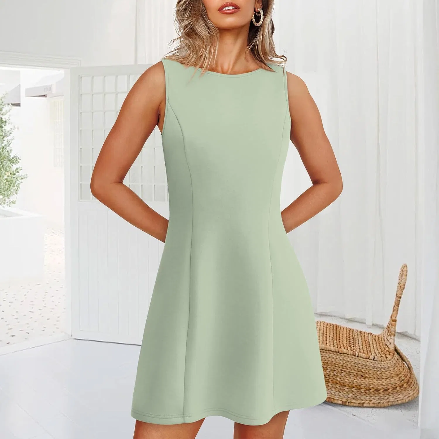 Женское летнее мини-платье A-силуэта без рукавов, Light Green — фото 2