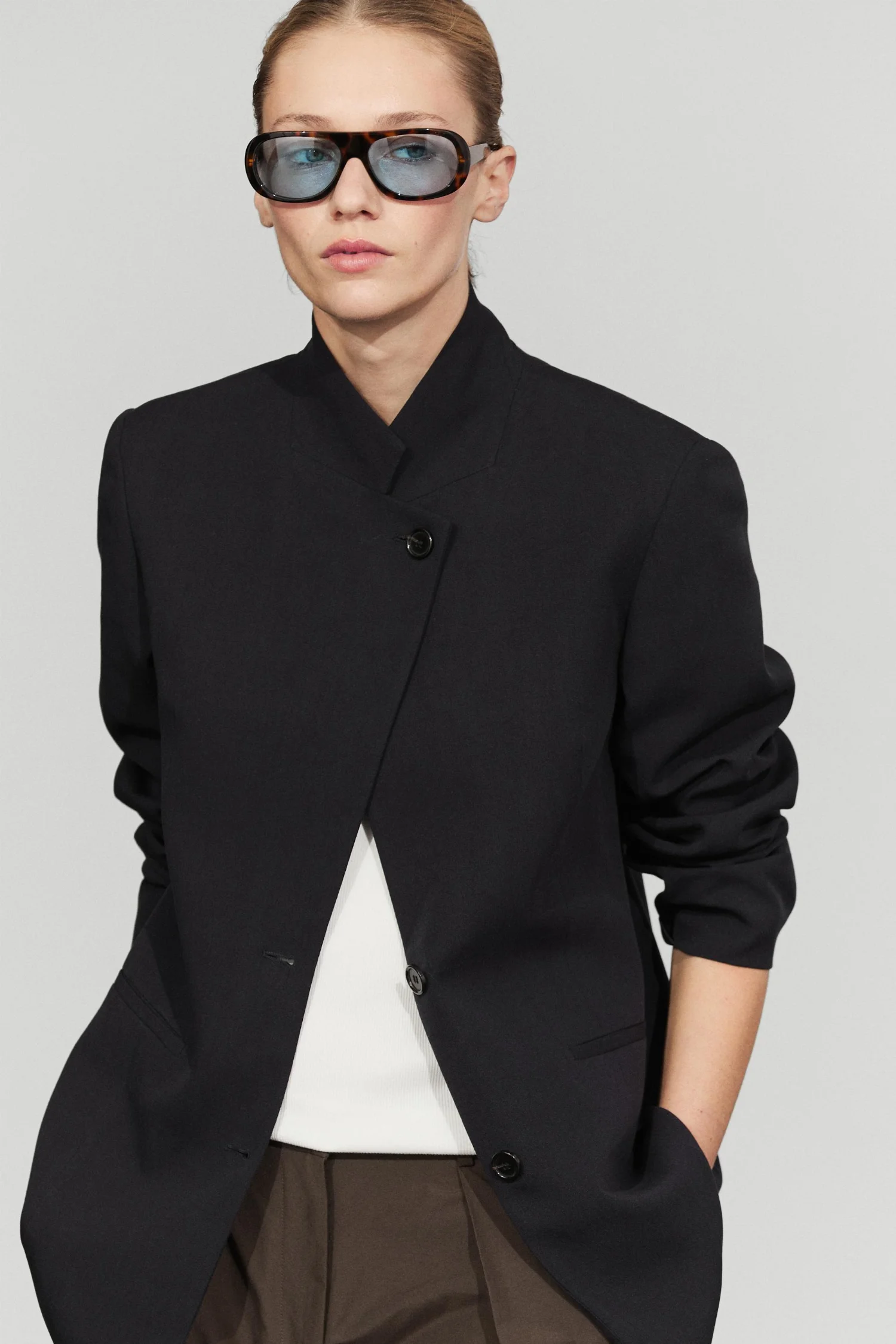 Пиджак Massimo Dutti Flowy Button-Detail, темно-синий — фото 2