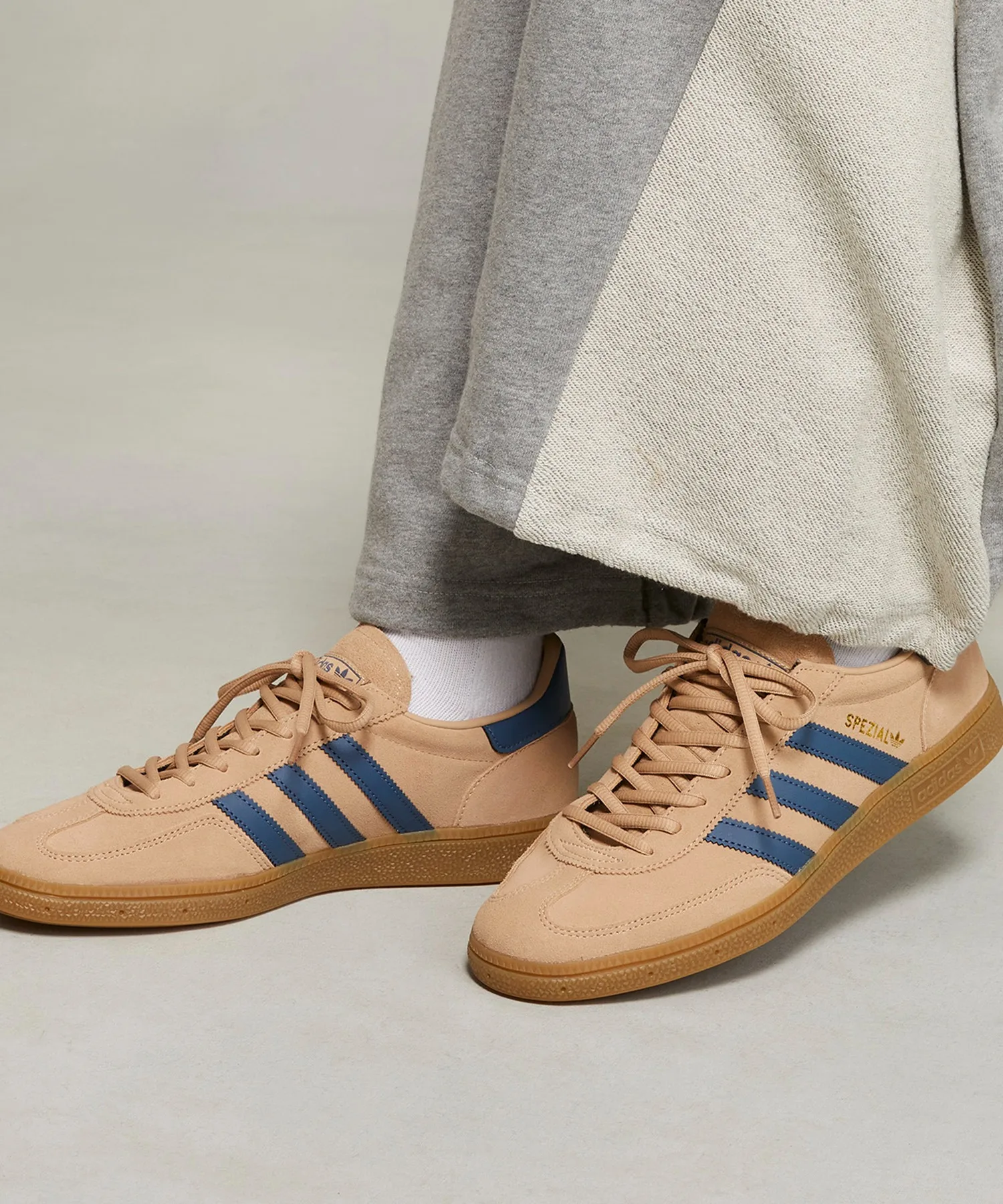 Кроссовки adidas Originals Handball Spezial из натуральной кожи бежевые