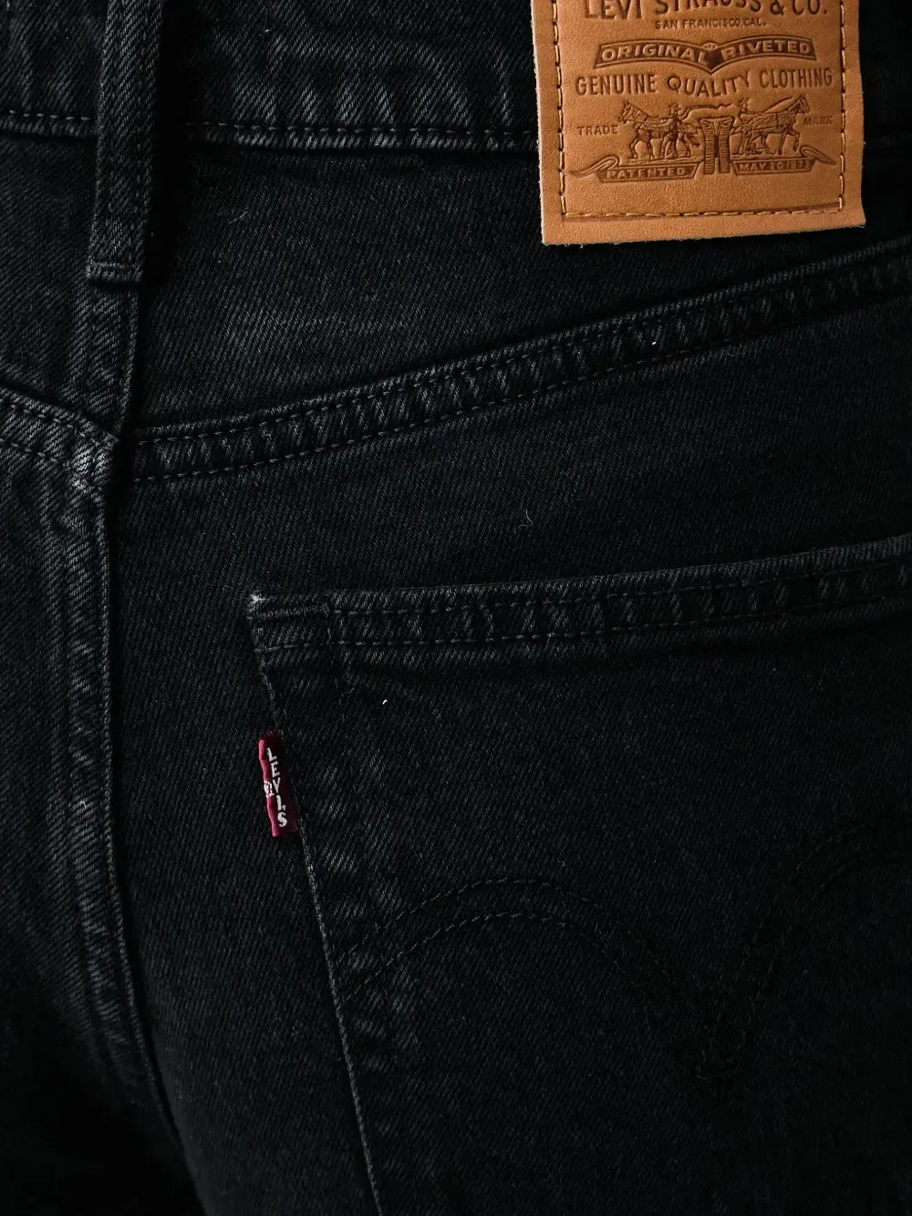 Приталенные джинсы Ribcage с нашивкой-логотипом Levi's, черный — фото 4
