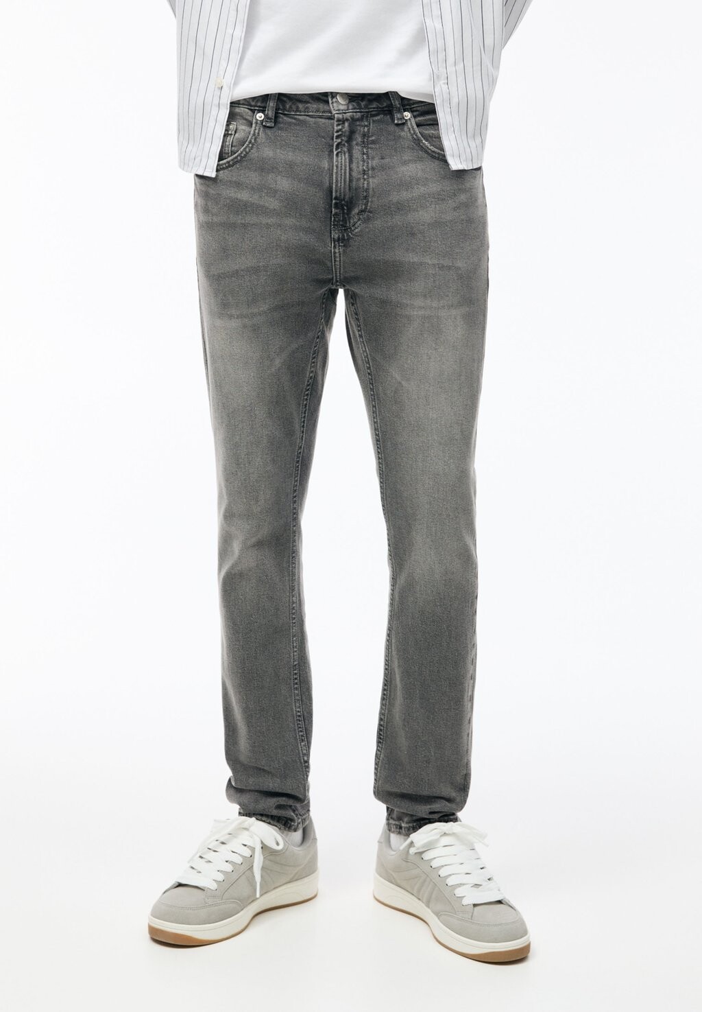 

Джинсы облегающего кроя SLIM FIT PULL&BEAR, серый
