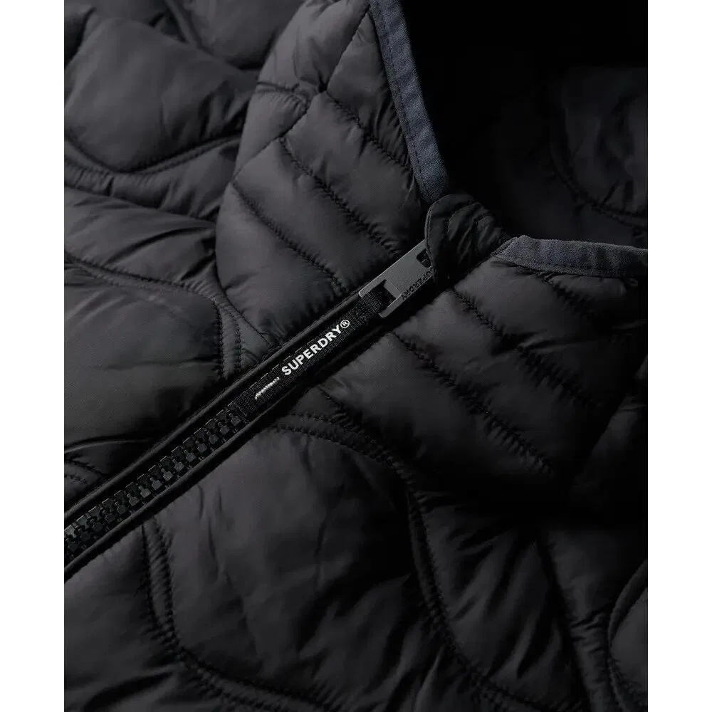 Женская стеганая куртка с капюшоном Fuji Lite Wave Superdry, Schwarz — фото 2