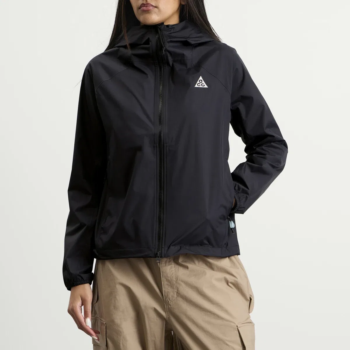 Женская ветрозащитная куртка Nike ACG Phantazma, Black & Summit White — фото 2