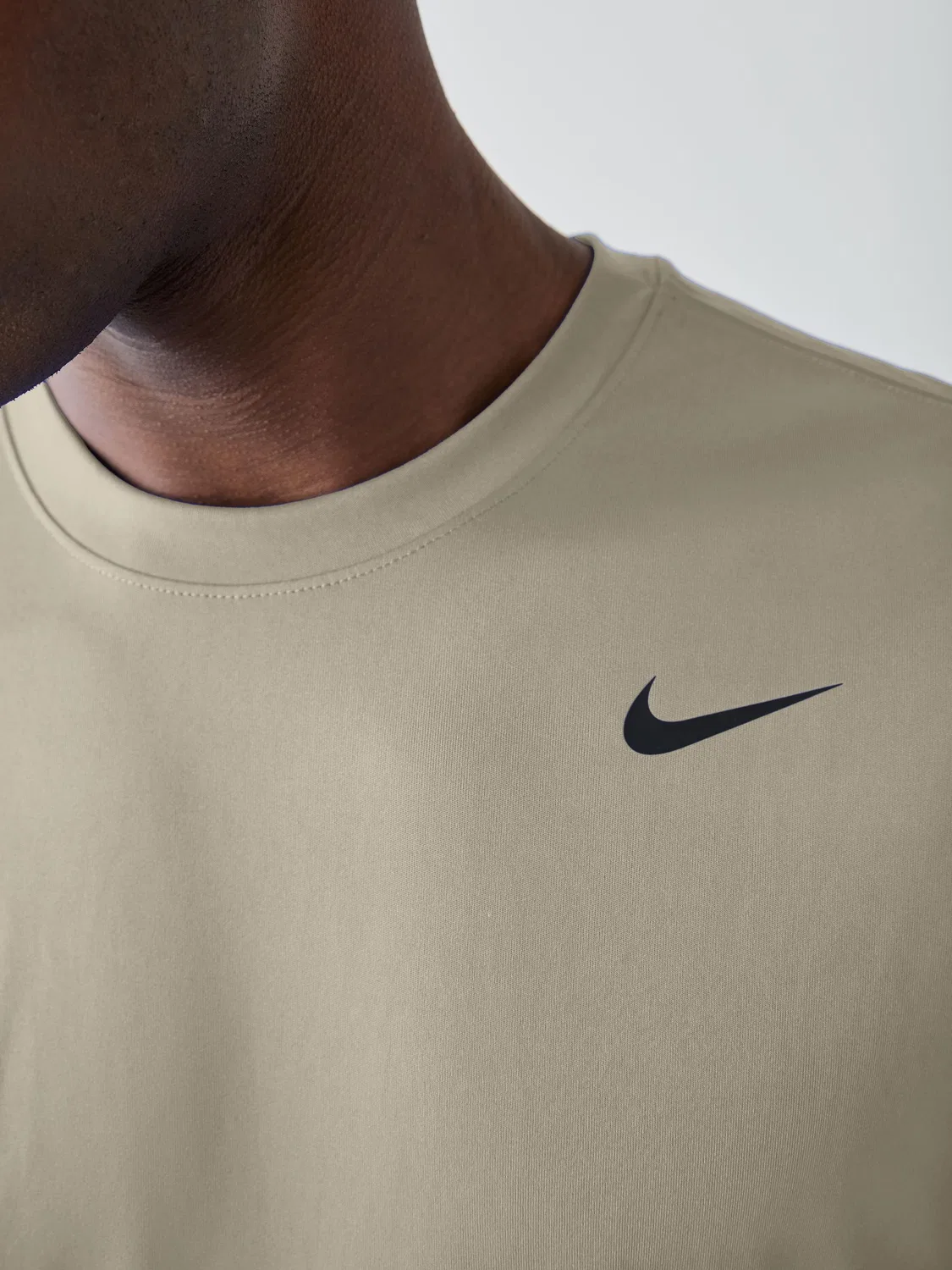 Коричневая футболка Nike Dri-FIT Flex Performance — фото 4
