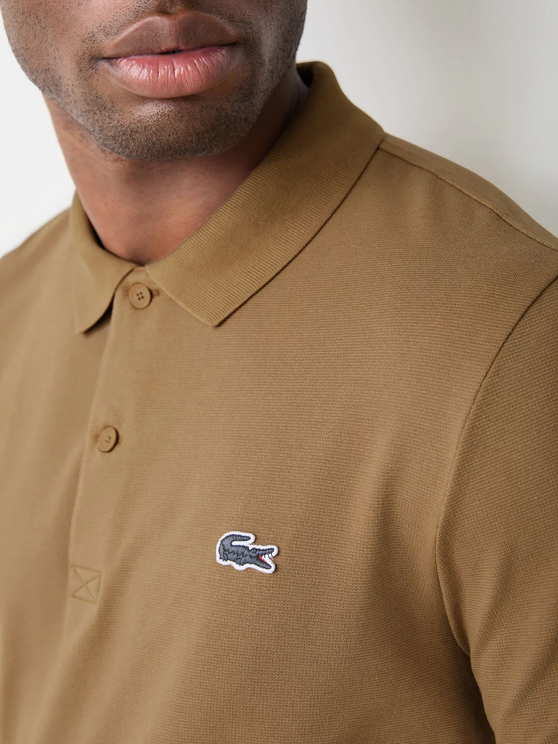 Lacoste Светло-коричневая рубашка-поло стандартного кроя с короткими рукавами — фото 4